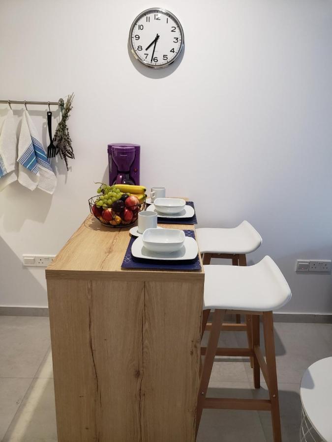 Modern & Cozy Studio W/ Backyard Near City Center Лимасол Экстерьер фото
